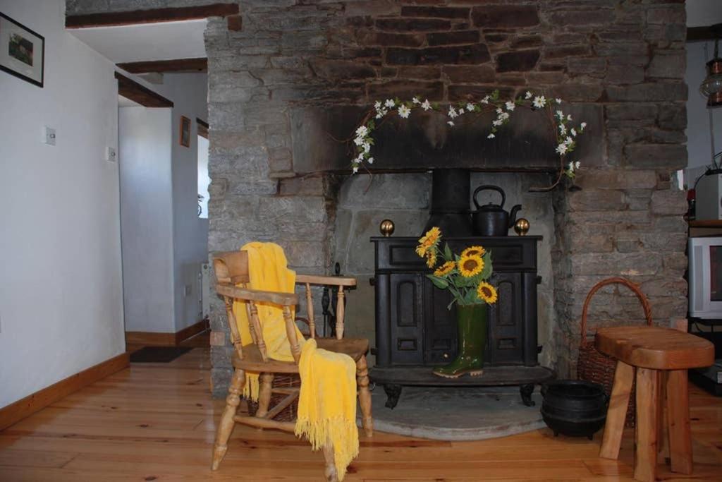Red Stonecutters Cottage, Doolin Carrowauff 외부 사진