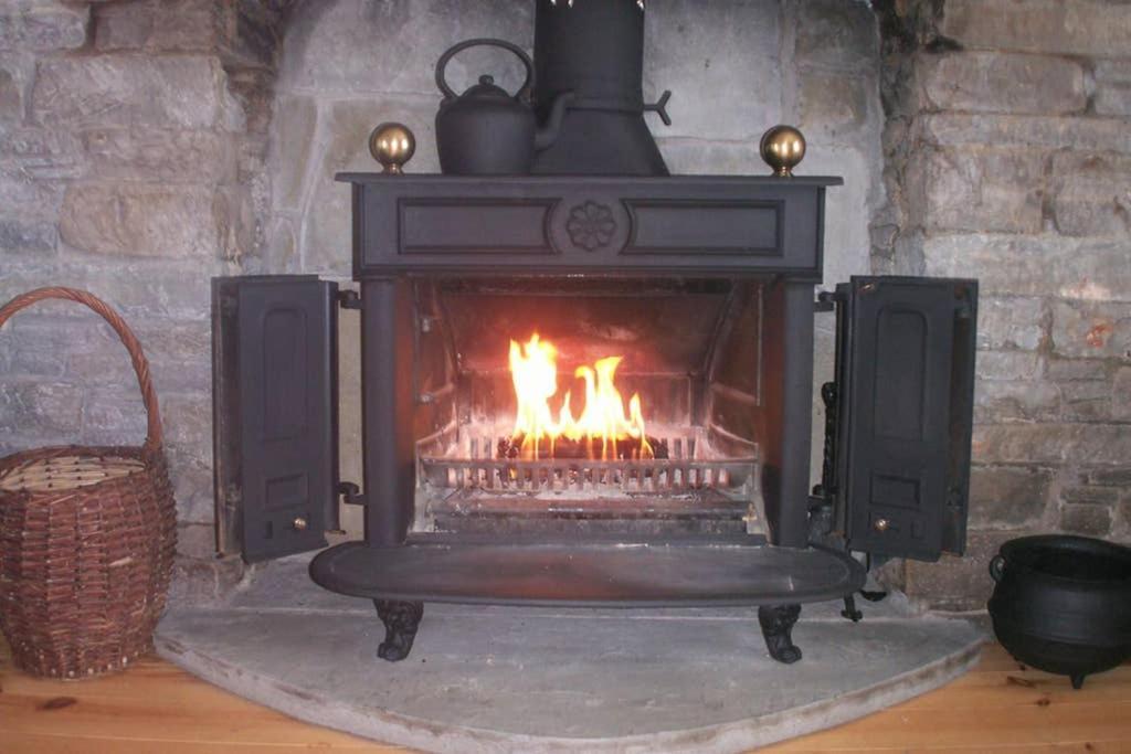 Red Stonecutters Cottage, Doolin Carrowauff 외부 사진