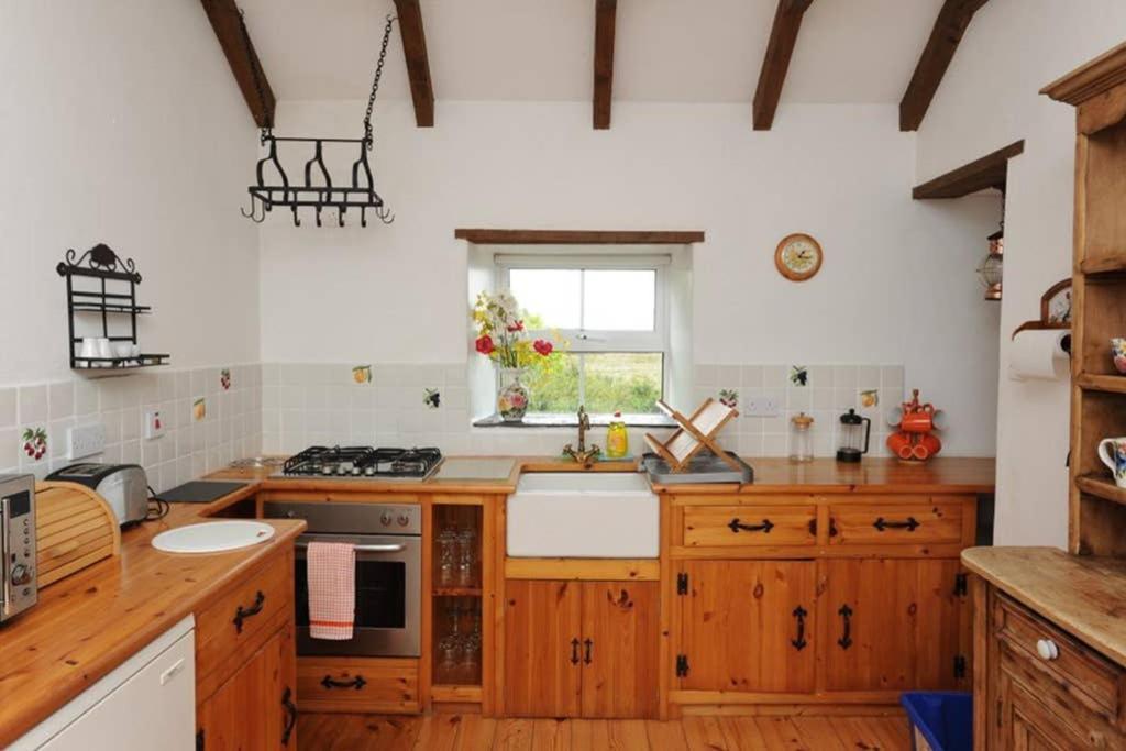 Red Stonecutters Cottage, Doolin Carrowauff 외부 사진