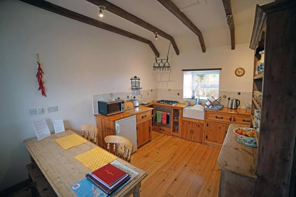 Red Stonecutters Cottage, Doolin Carrowauff 외부 사진